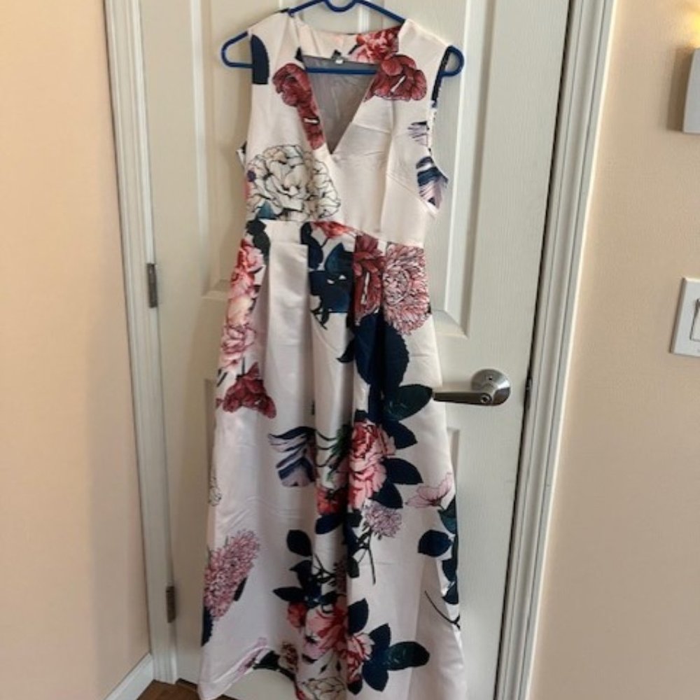Women's sleeveless white dress w/floral print